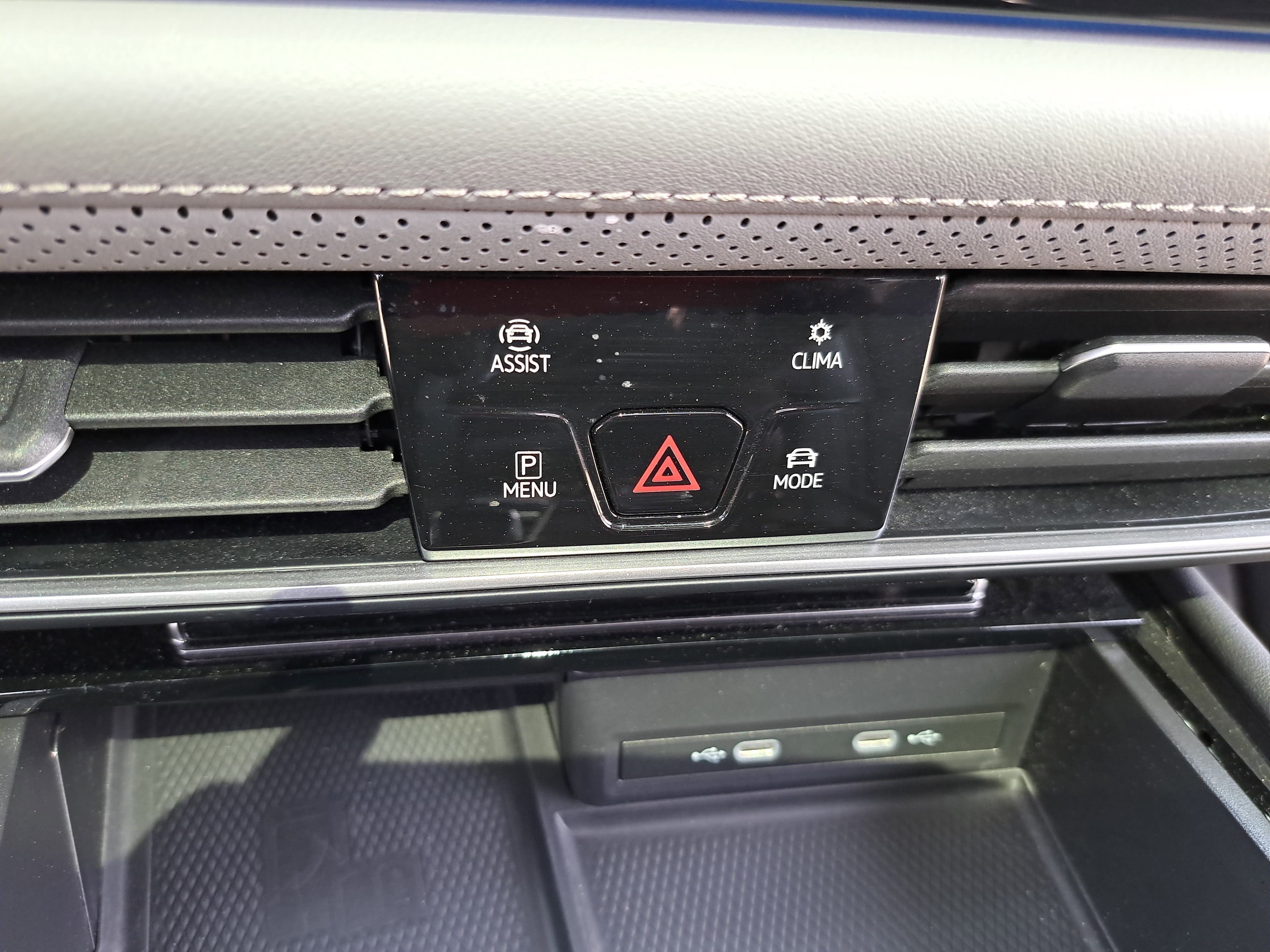 Used 2024 Volkswagen Atlas Peak Edition SE image 24