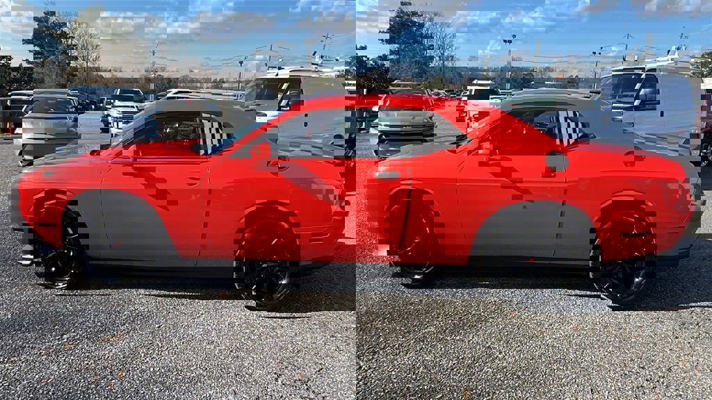 Used 2018 Dodge Challenger SXT w/ Blacktop Package image 8