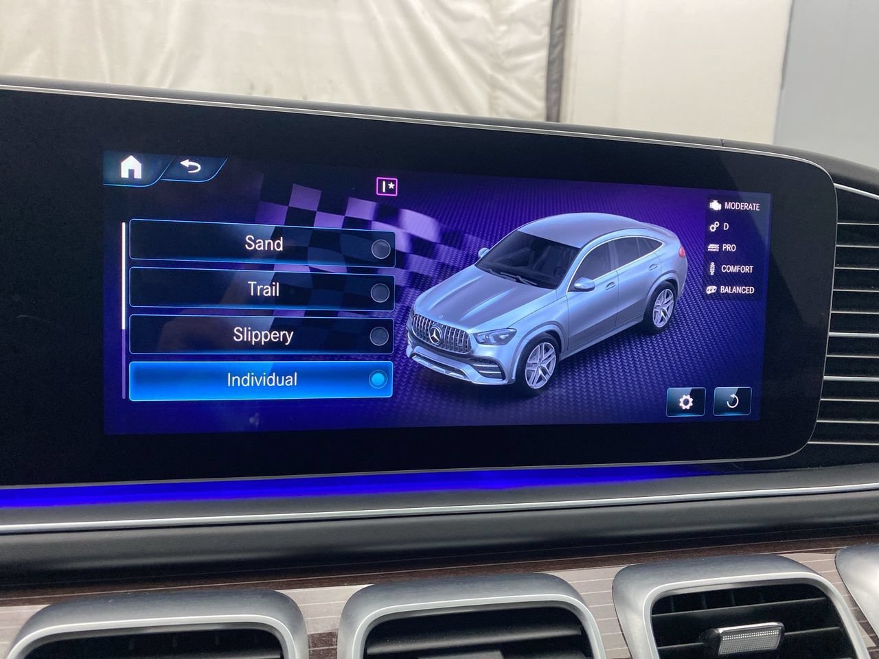 Used 2023 Mercedes-Benz GLE 53 AMG 4MATIC Coupe image 21