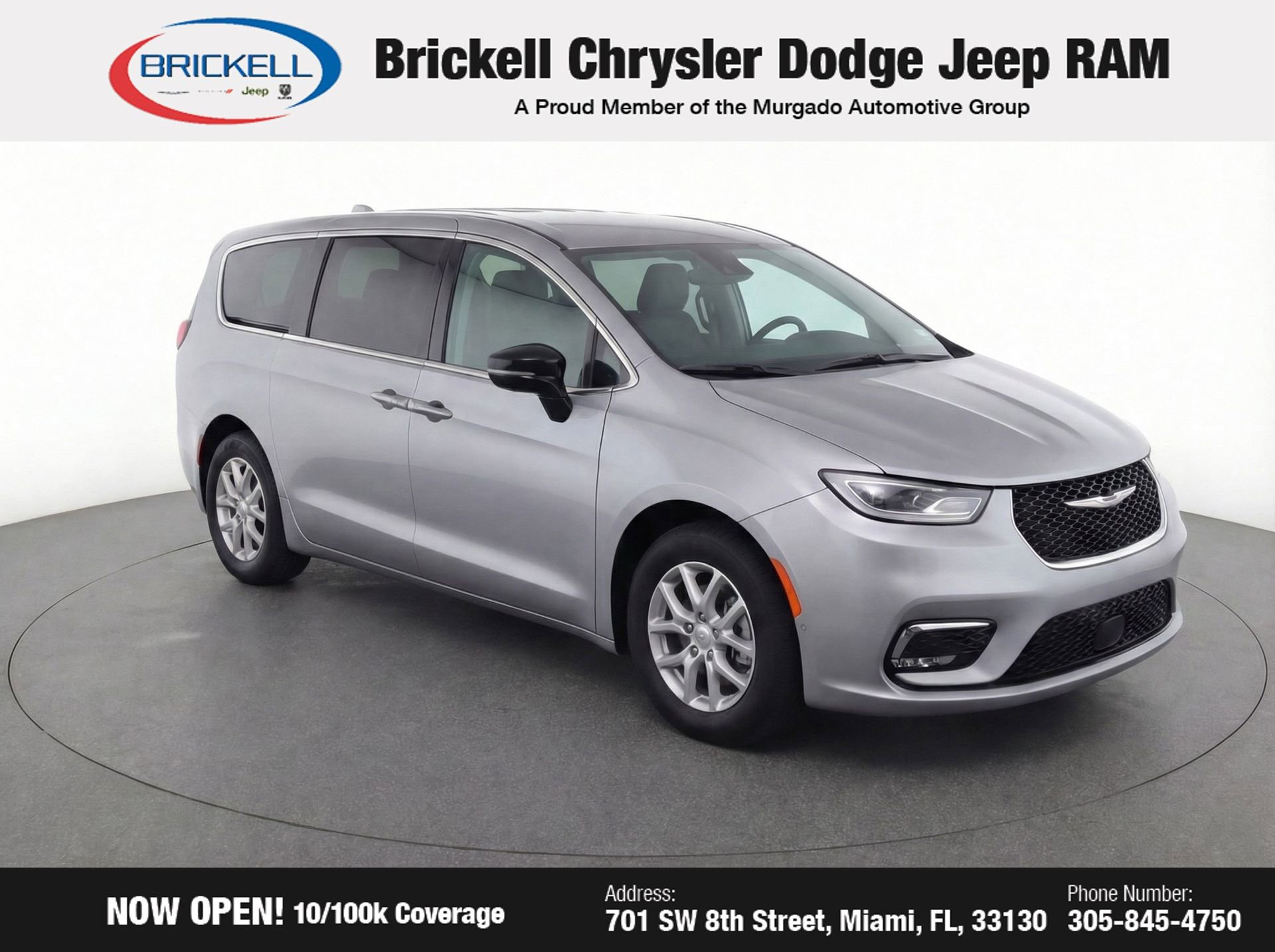Used 2024 Chrysler Pacifica Touring-L image 2