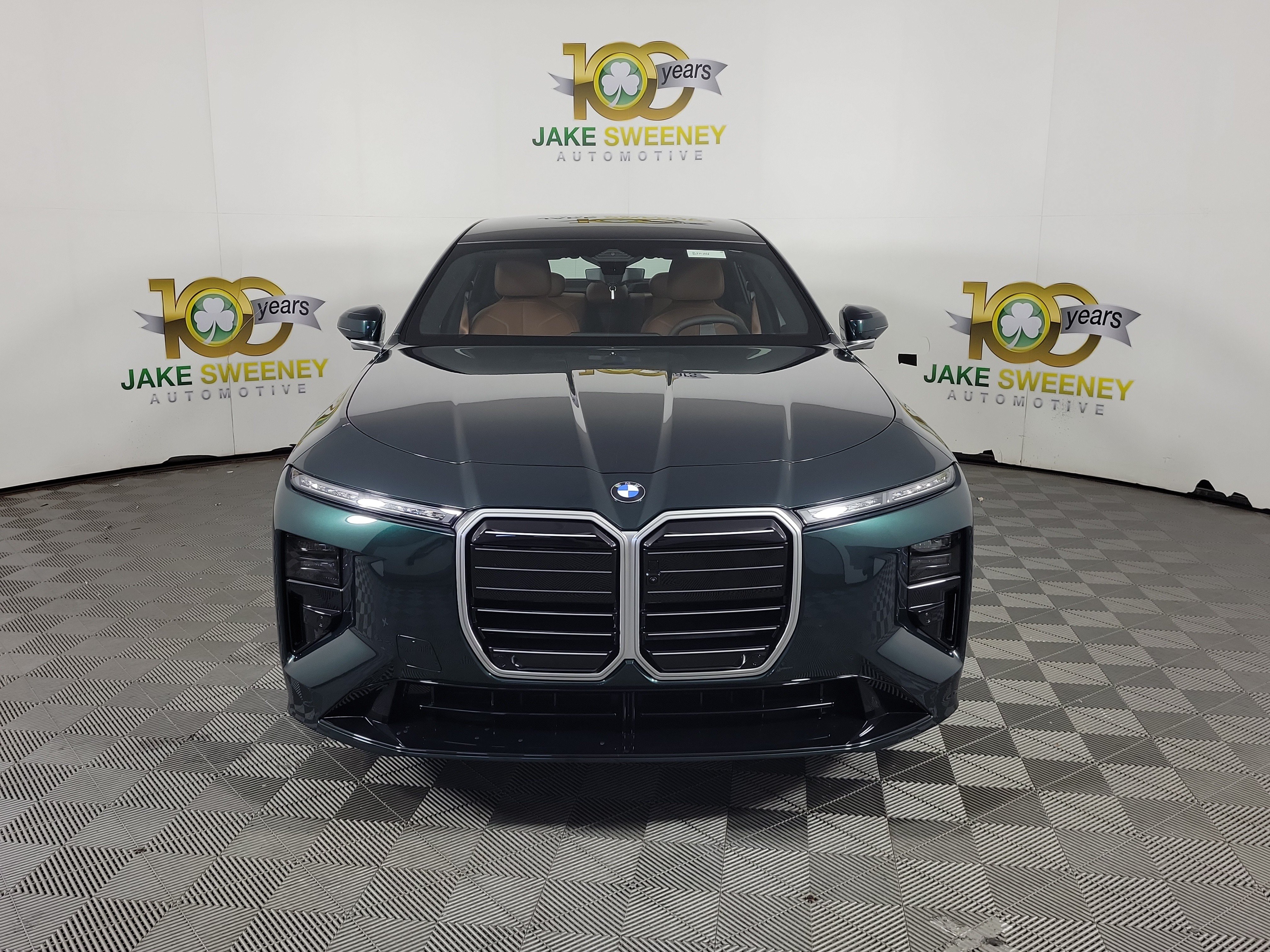 New 2027 BMW 740i xDrive w/ Premier Package AWD/4WD image 2