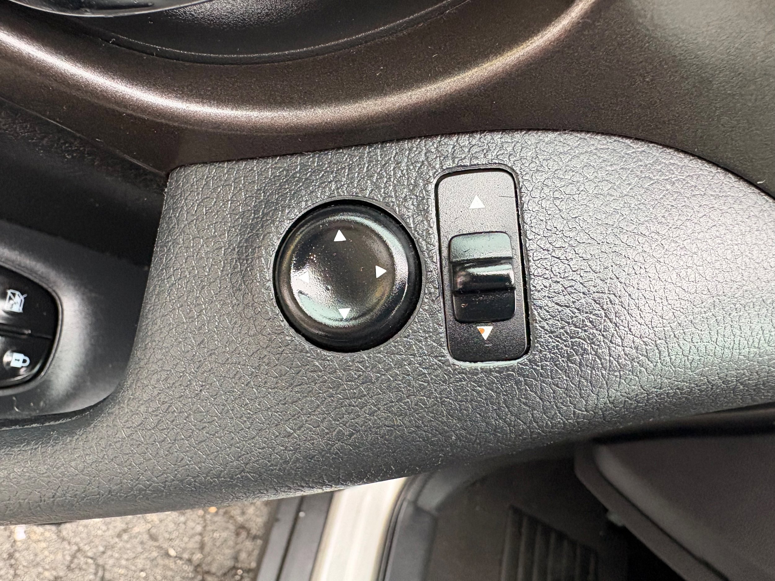 Used 2015 Nissan Rogue SV w/ SV Moonroof Package AWD/4WD image 26