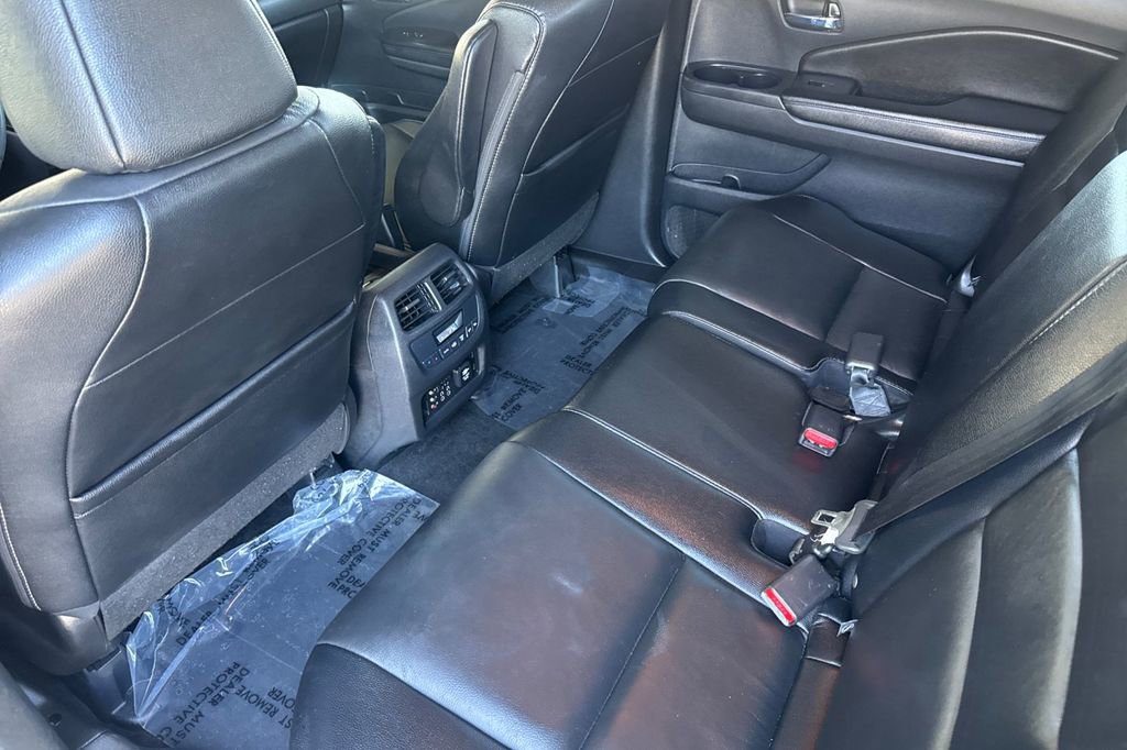 Used 2017 Honda Pilot Touring image 11