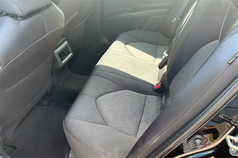 Used 2018 Toyota Camry LE FWD image 11