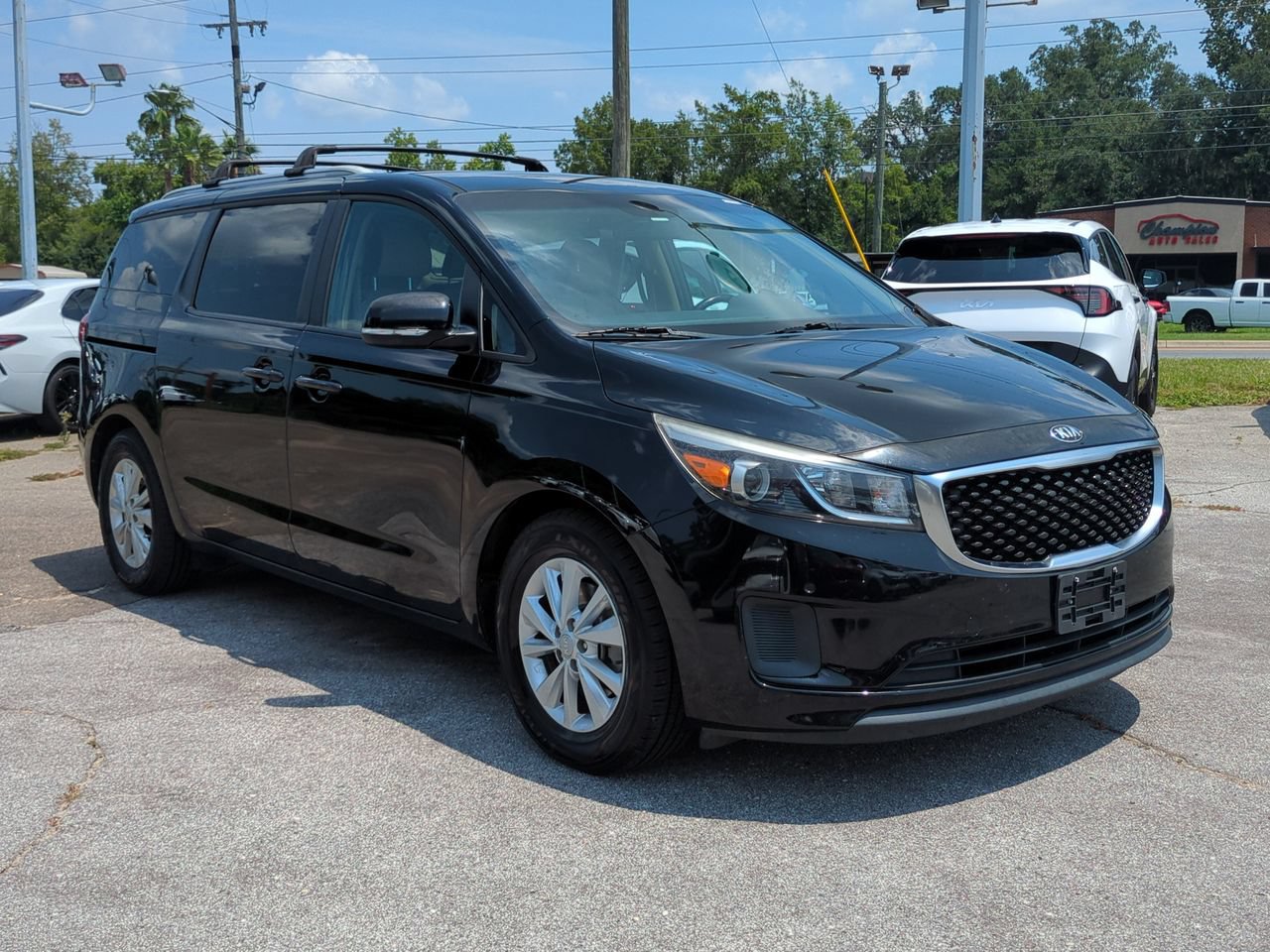 Used 2017 Kia Sedona LX w/ LX Essentials Premium Package FWD image 3