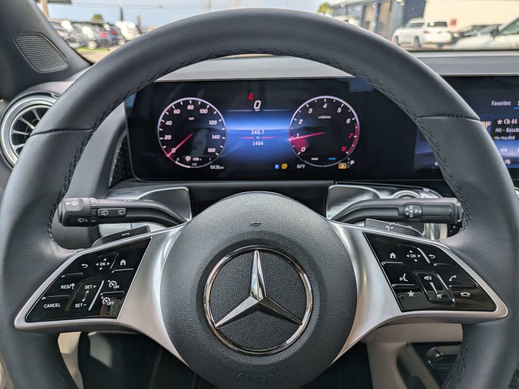 Used 2025 Mercedes-Benz GLB 250 image 30