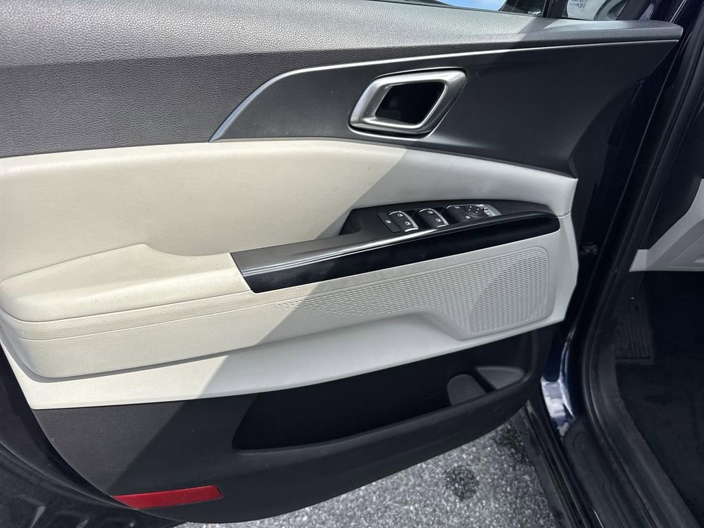 Used 2024 Kia Carnival LX image 20