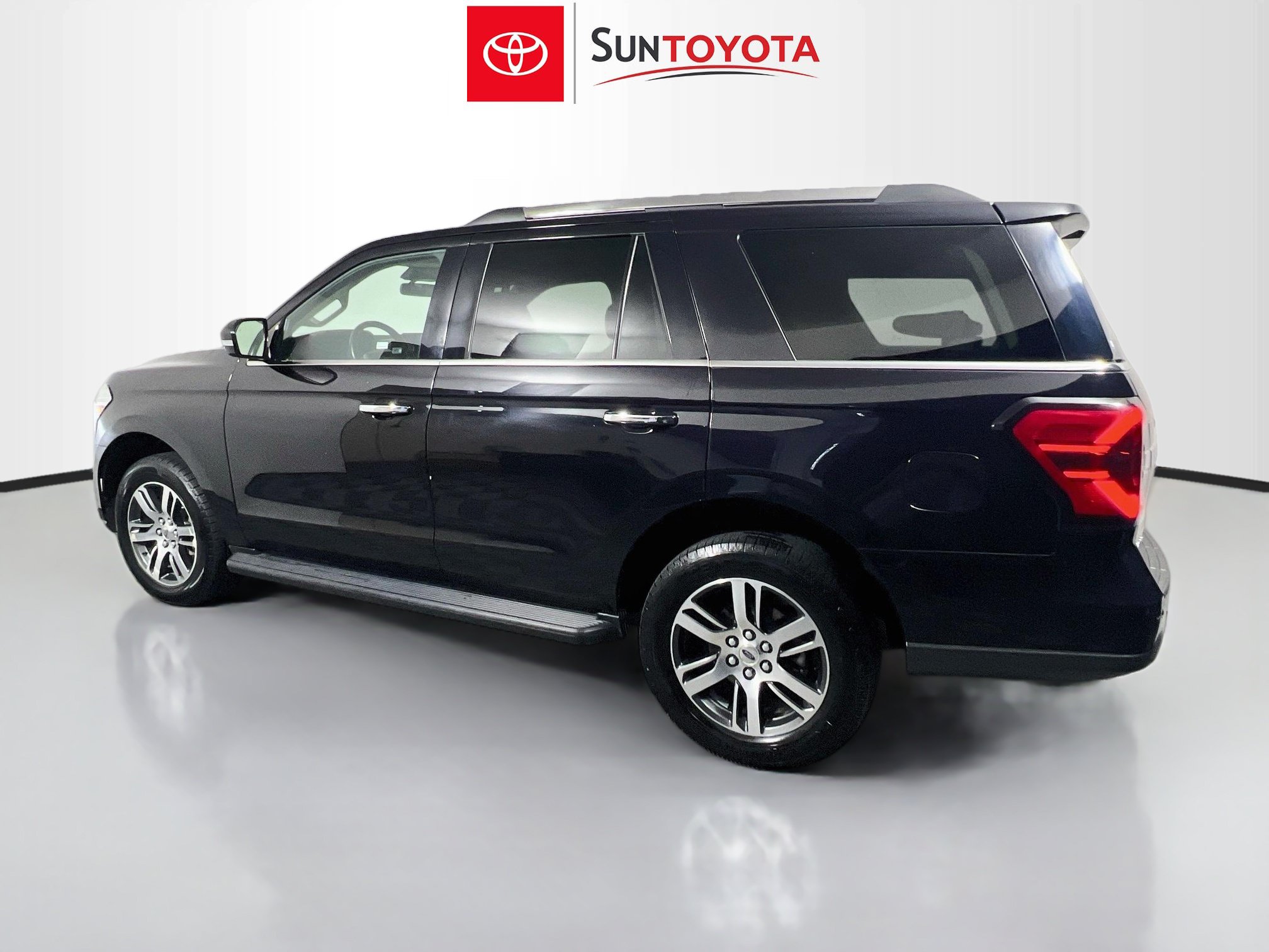 Used 2024 Ford Expedition Limited AWD/4WD image 6
