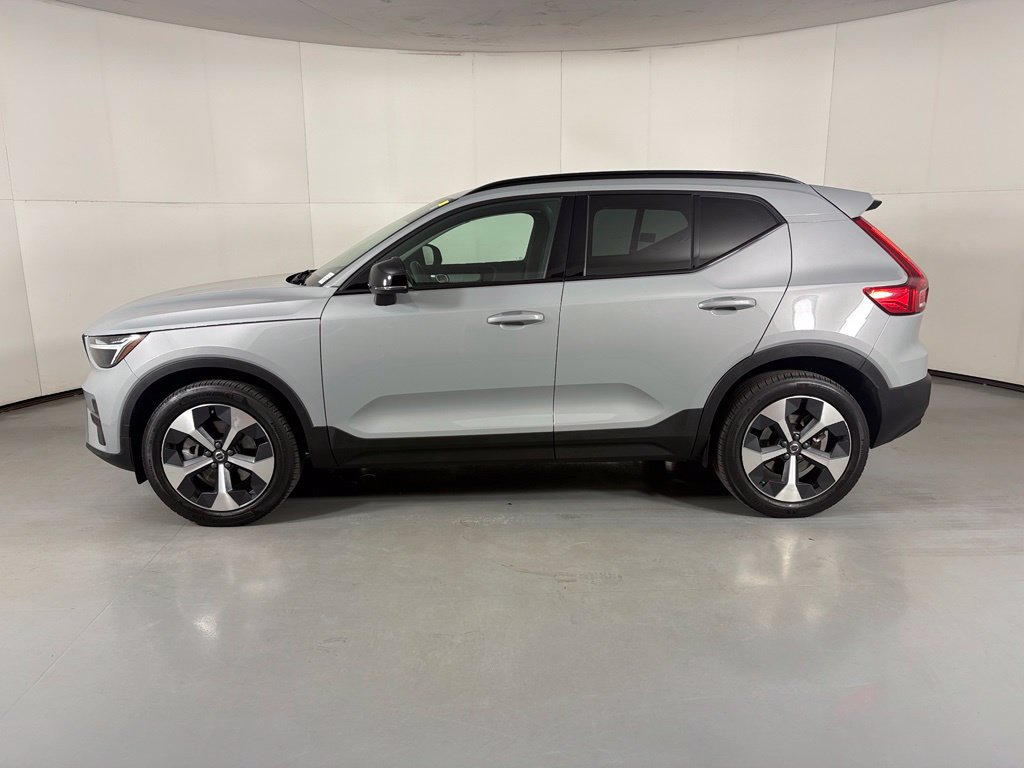 Used 2024 Volvo XC40 B5 Core AWD/4WD image 5