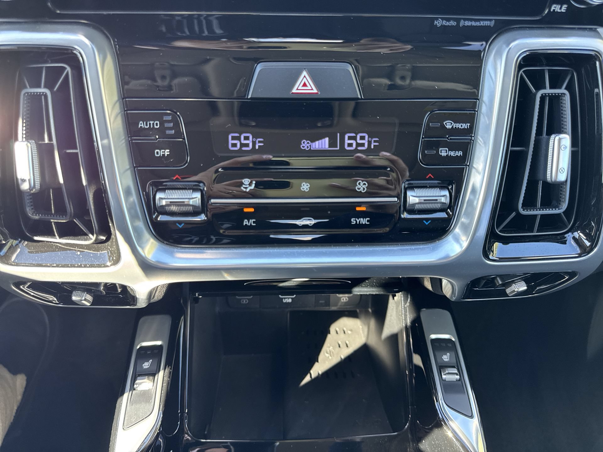 Used 2023 Kia Sorento SX AWD/4WD image 18