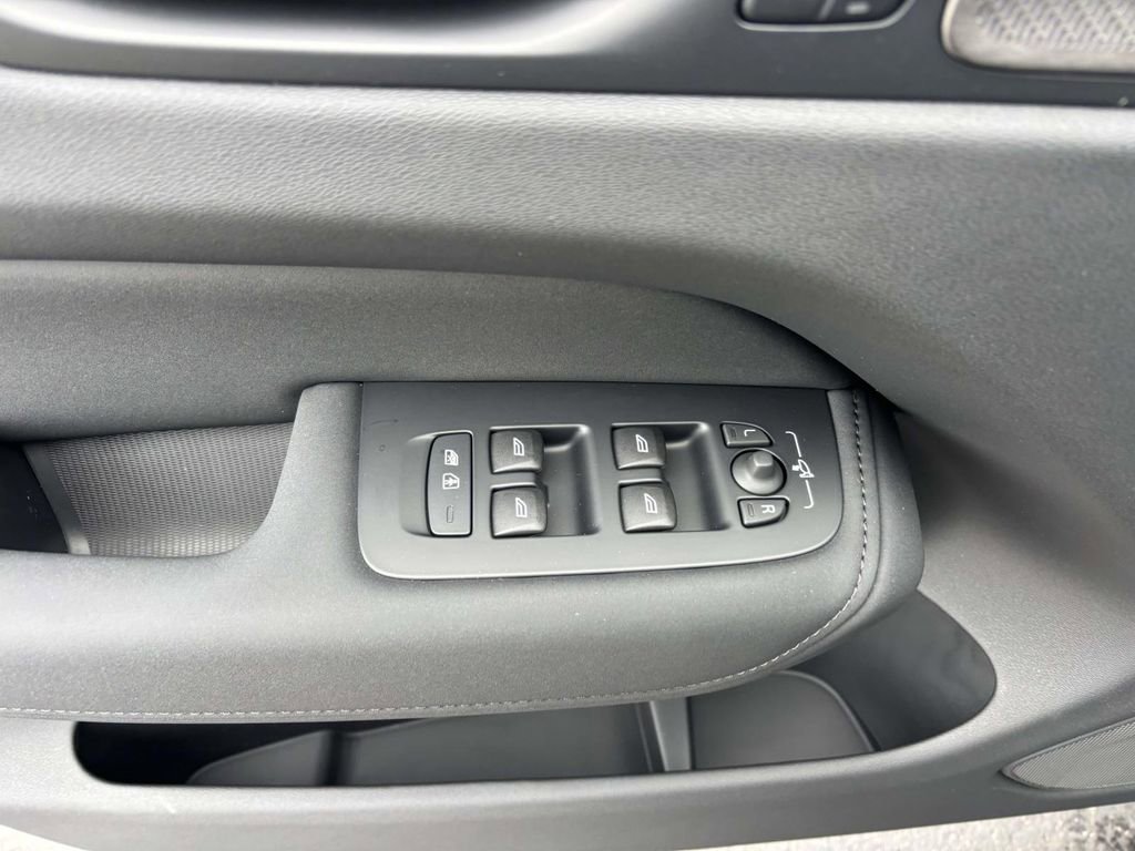 New 2026 Volvo XC60 B5 Ultra w/ Protection Package Premier image 13
