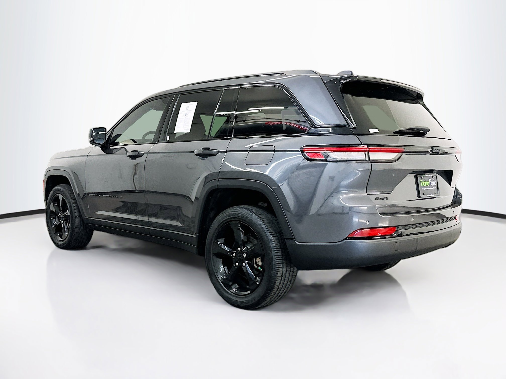 Used 2023 Jeep Grand Cherokee Altitude AWD/4WD image 5