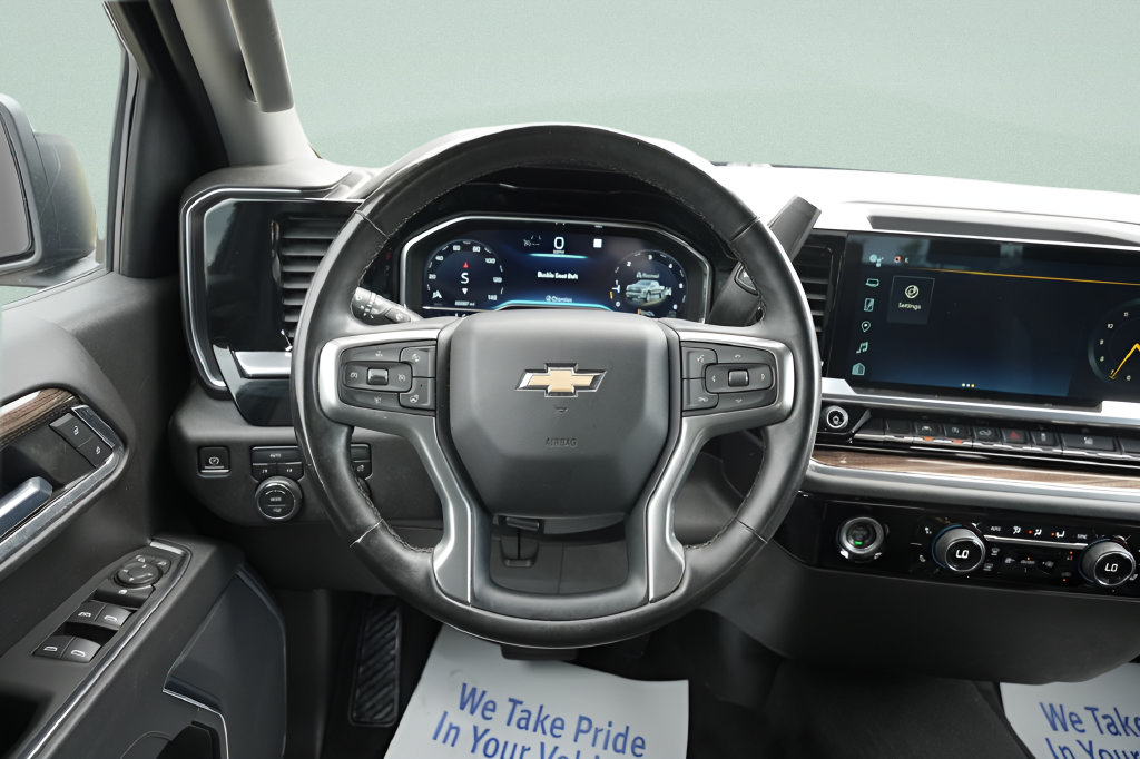 Used 2023 Chevrolet Silverado 1500 LT AWD/4WD image 16