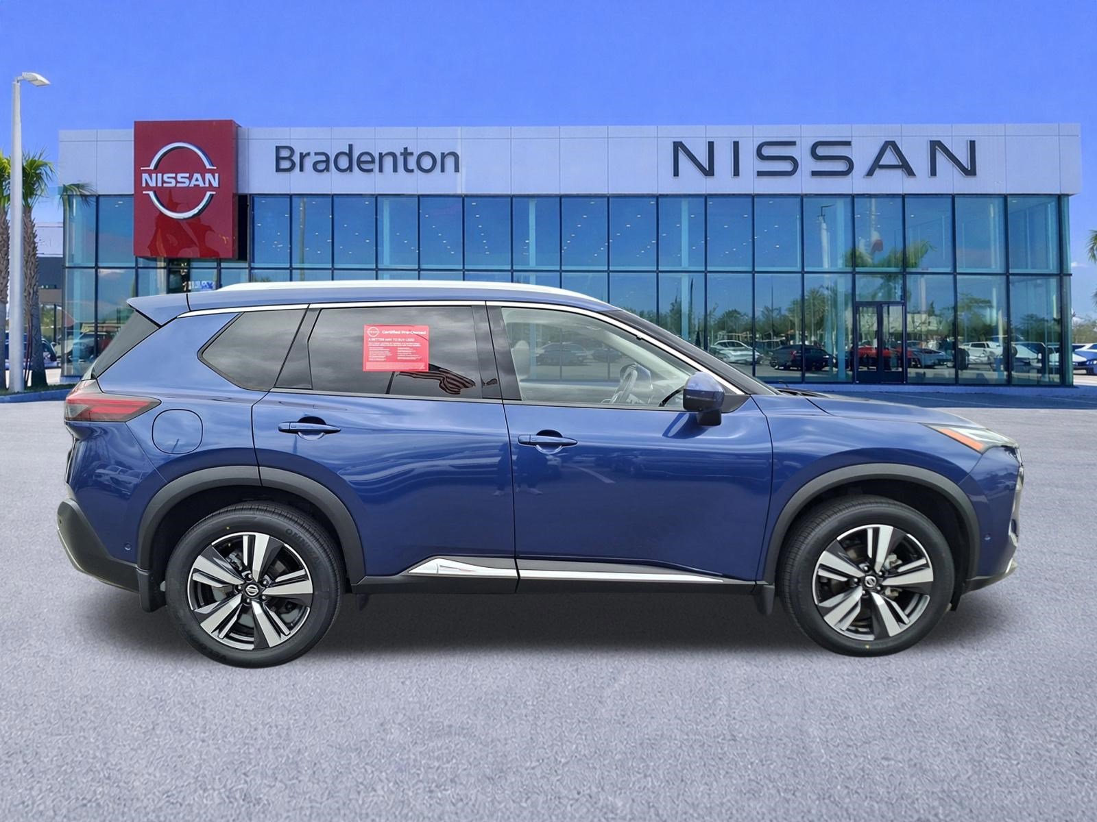 Used 2021 Nissan Rogue Platinum image 4