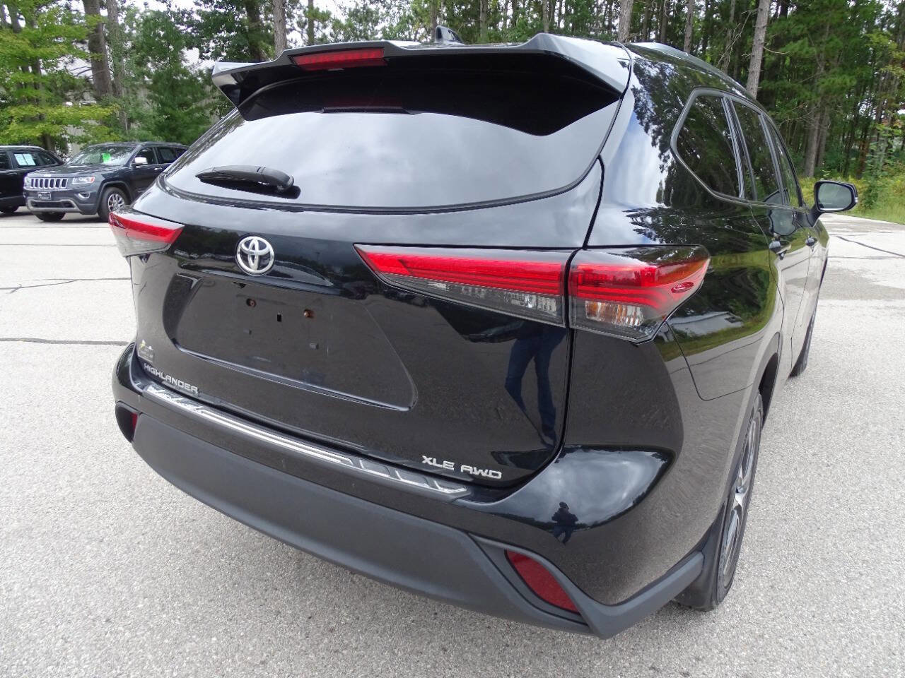 Used 2021 Toyota Highlander XLE image 10