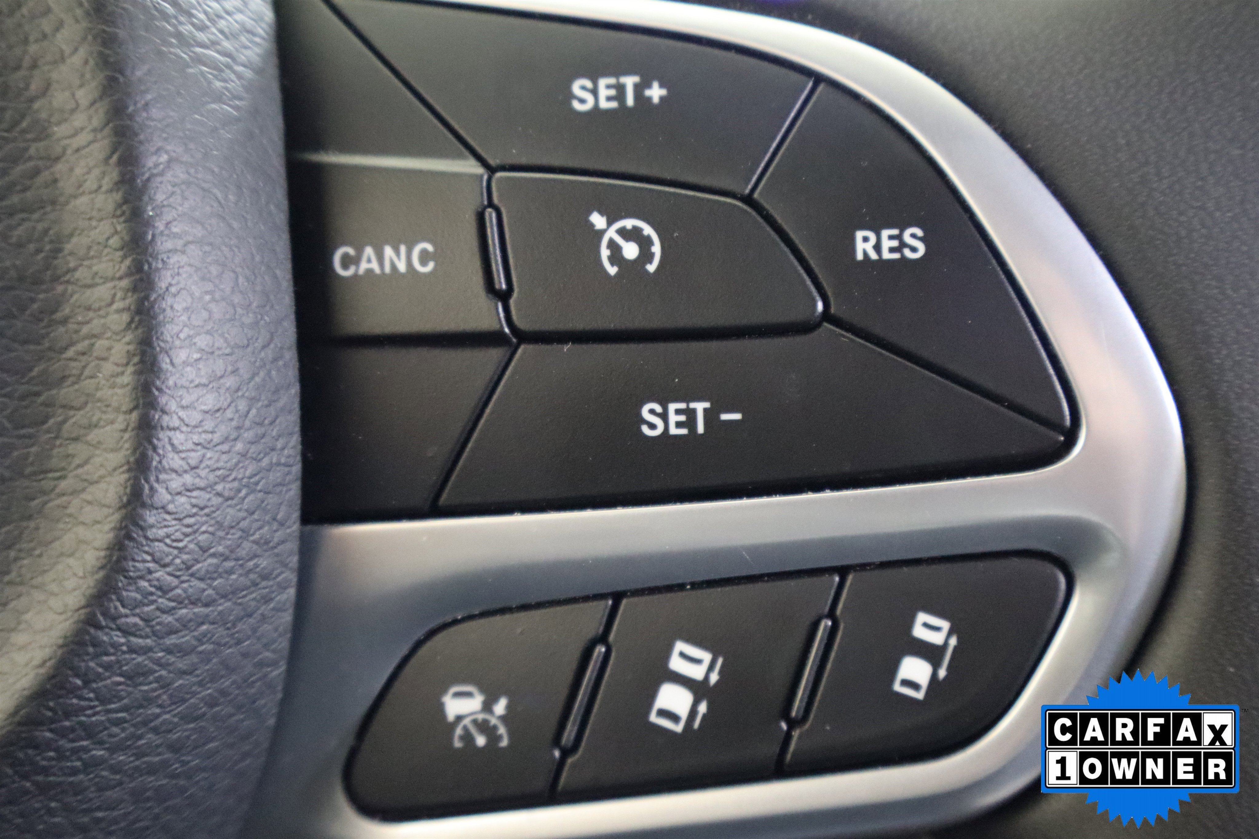 Used 2024 Chrysler Pacifica Select image 37