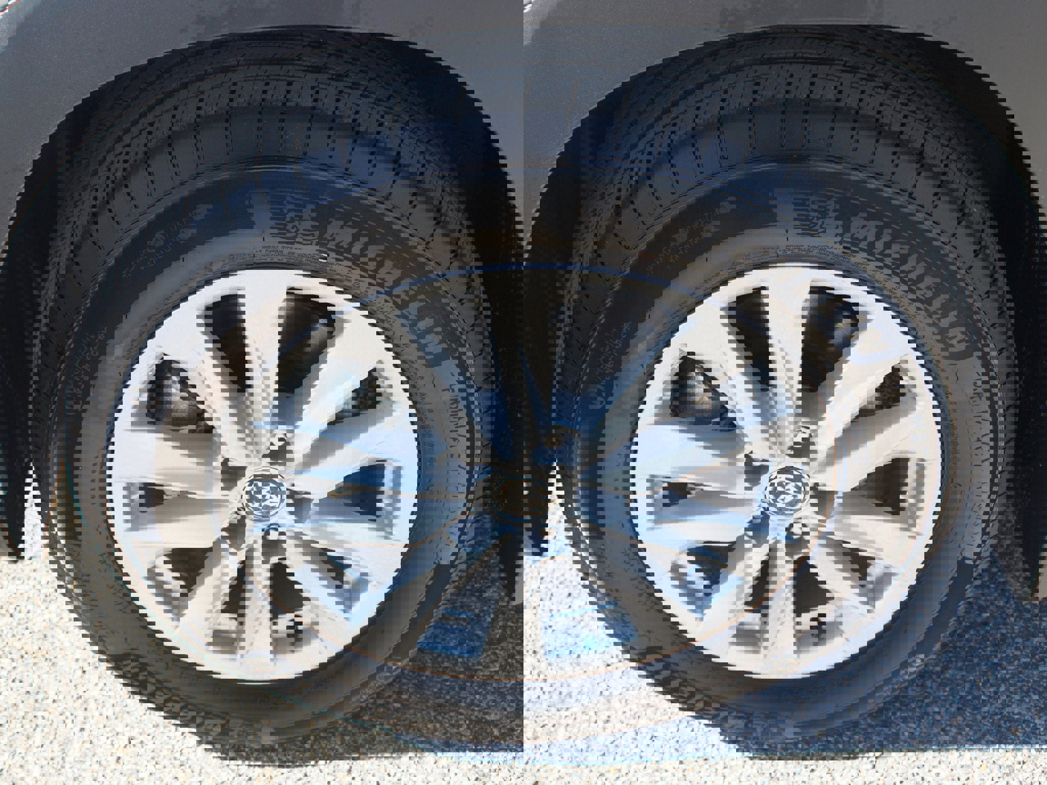 Used 2025 Toyota Corolla Cross LE image 25