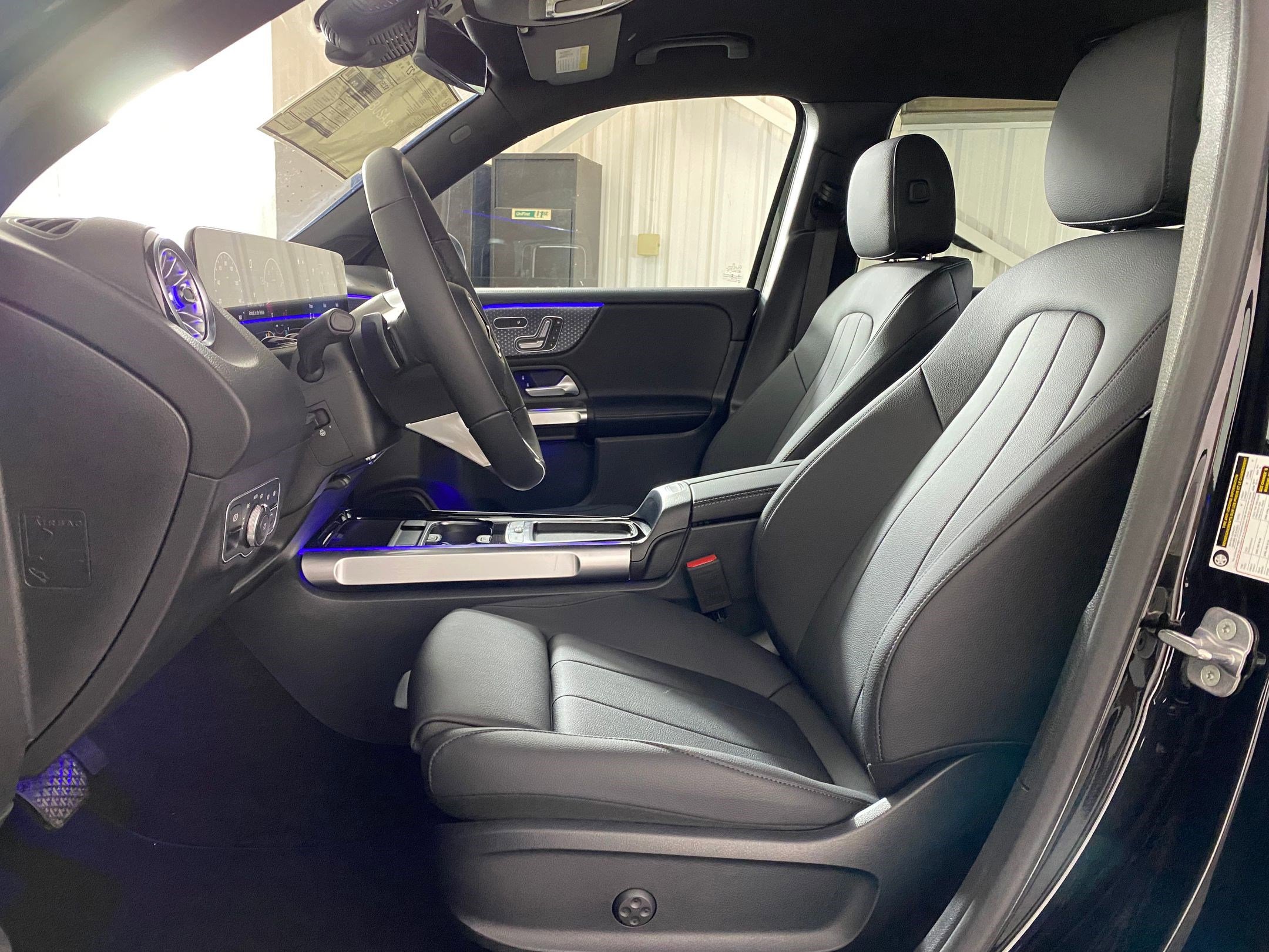 New 2025 Mercedes-Benz GLB 250 4MATIC image 4