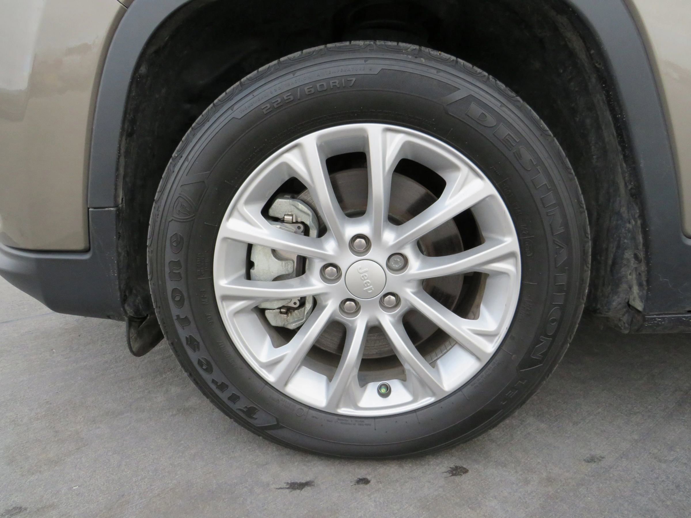 Used 2019 Jeep Cherokee Latitude w/ Popular Appearance Group image 40