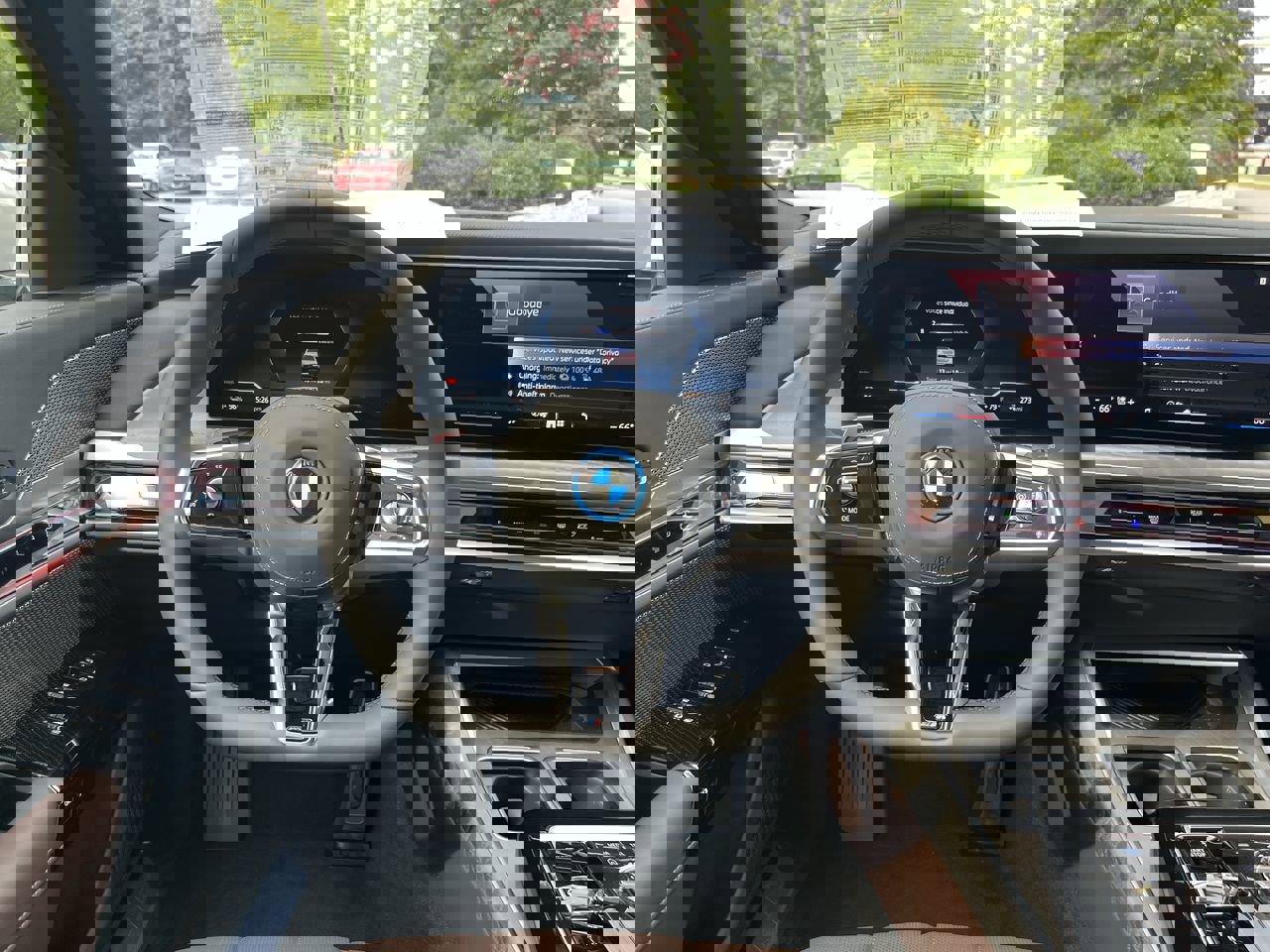 Used 2025 BMW i7 xDrive60 image 21