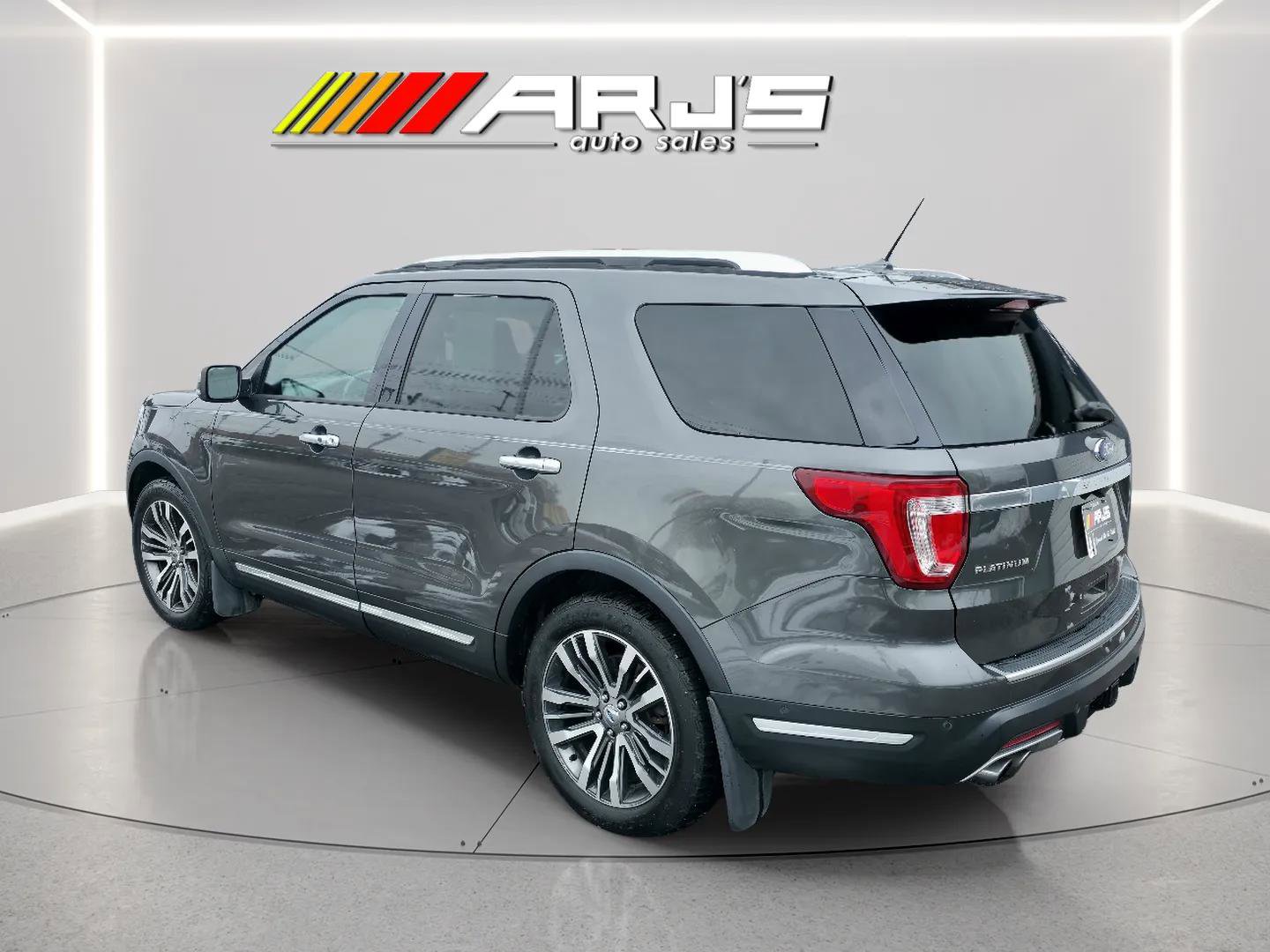 Used 2018 Ford Explorer Platinum image 3