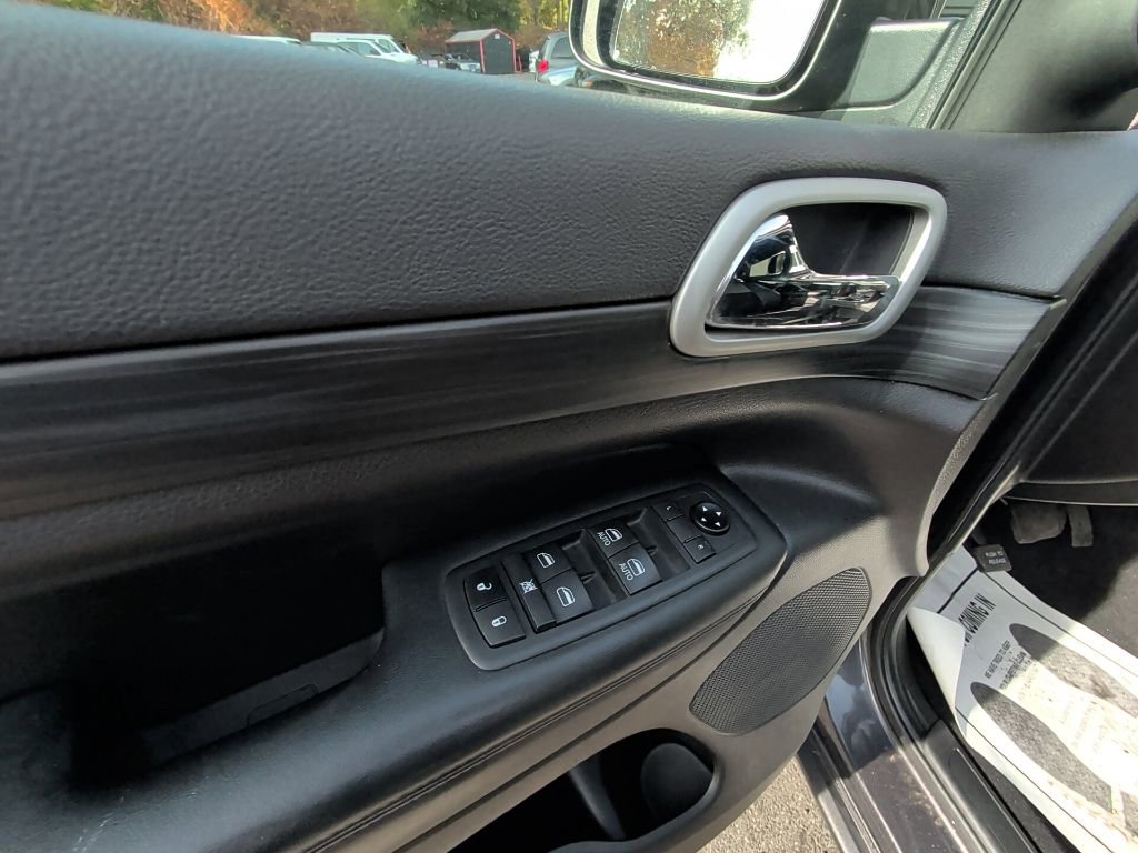 Used 2021 Jeep Grand Cherokee Laredo X image 12