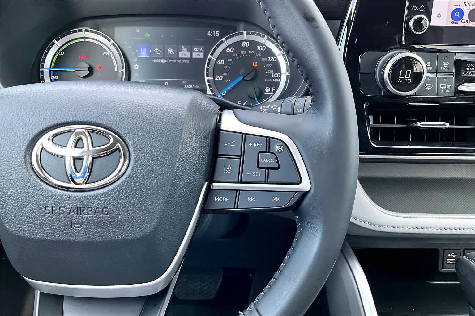 Used 2023 Toyota Highlander LE AWD/4WD image 25