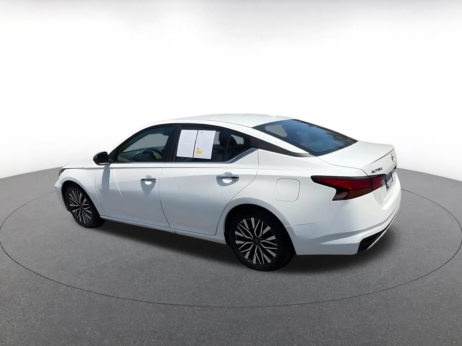 Used 2025 Nissan Altima 2.5 SV FWD image 10