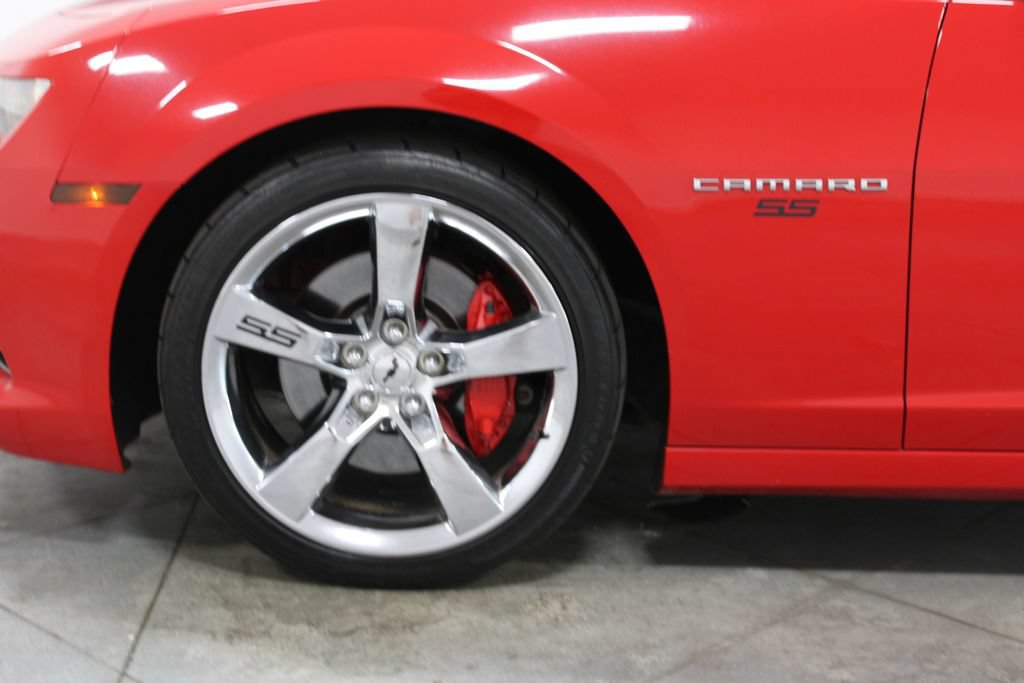 Used 2015 Chevrolet Camaro SS RWD image 17