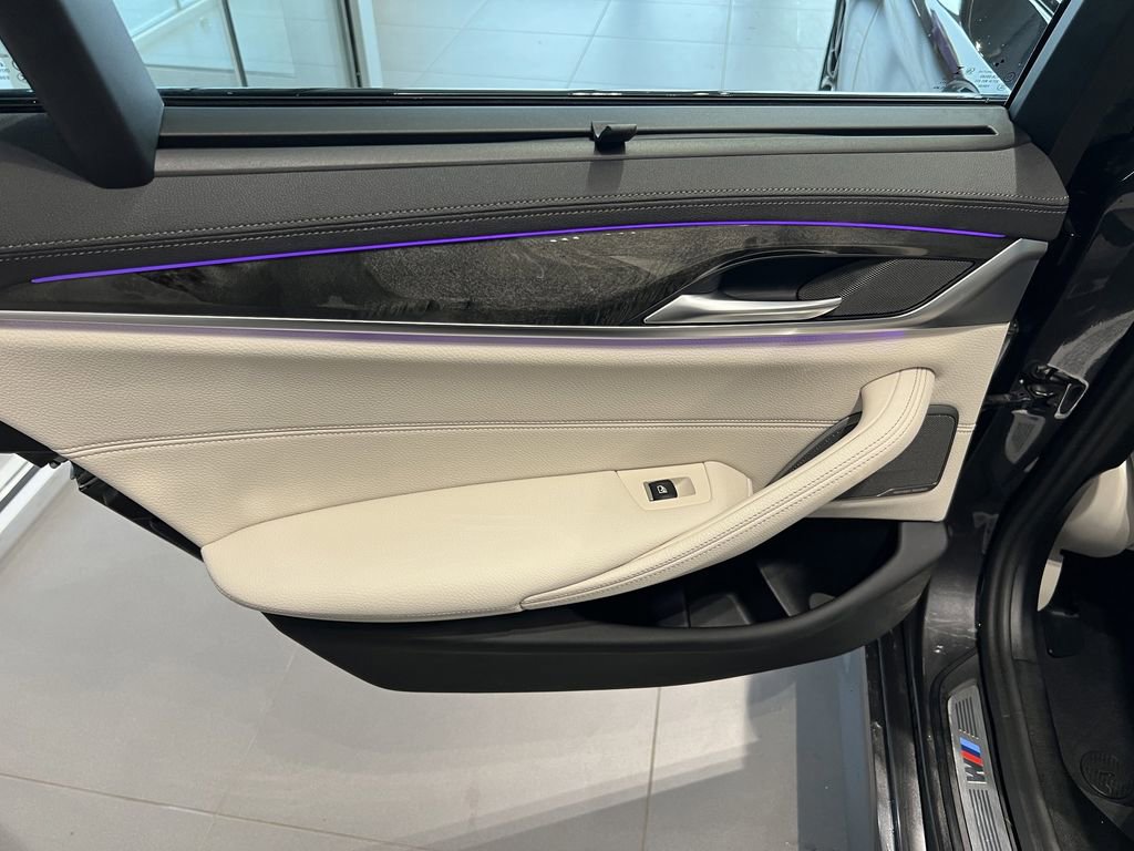 Used 2023 BMW M550i xDrive w/ Dynamic Handling Package image 27