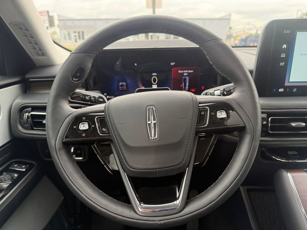Used 2025 Lincoln Aviator Reserve w/ Equipment Group 201A AWD/4WD image 30