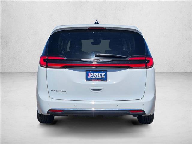 Used 2023 Chrysler Pacifica Touring-L image 7