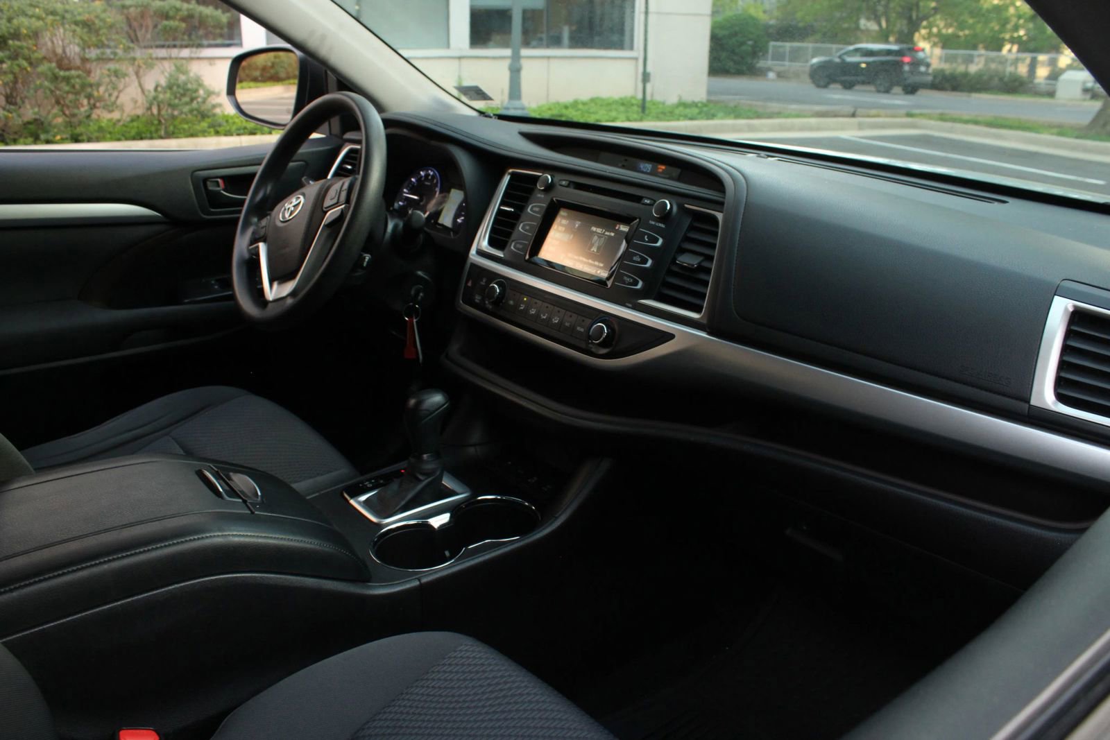 Used 2016 Toyota Highlander LE AWD/4WD image 25