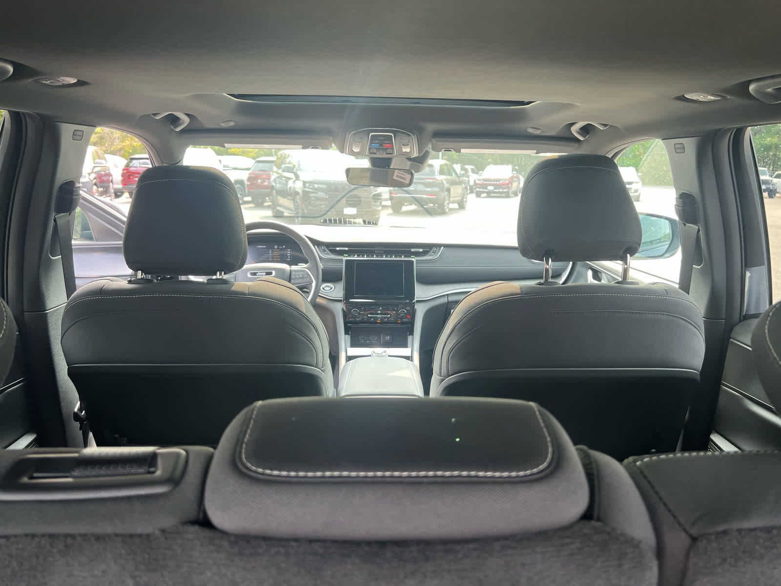 New 2025 Jeep Grand Cherokee Laredo w/ Luxury Tech Group I image 23