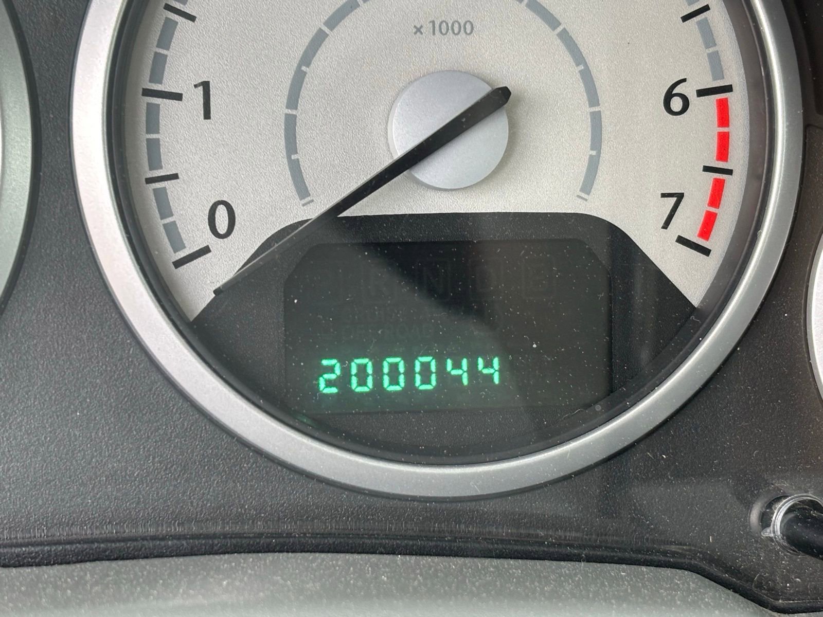 Used 2010 Chrysler Town & Country Touring w/ Entertainment Group #2 image 7