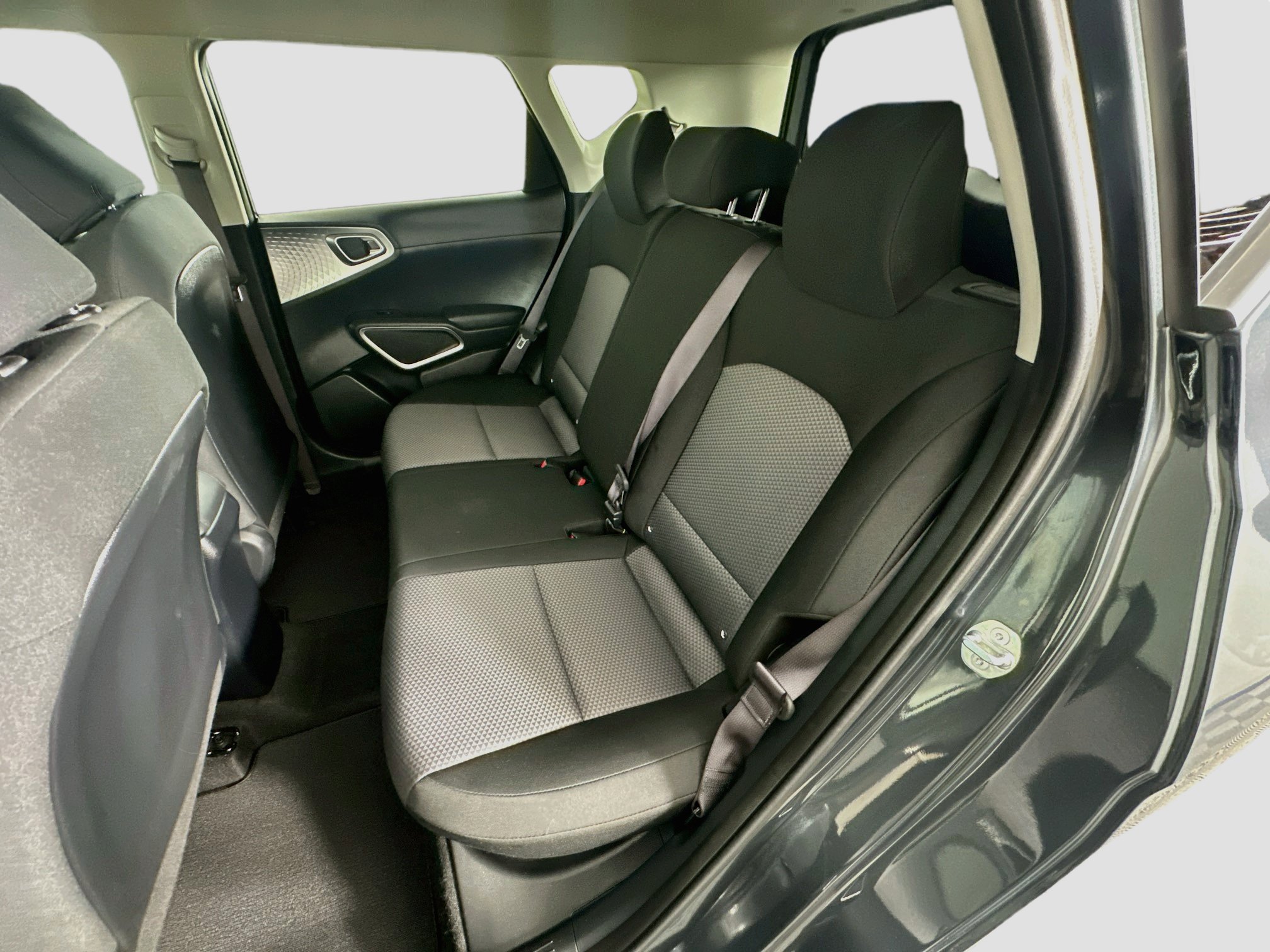 Used 2025 Kia Soul LX w/ LX Technology Package FWD image 27