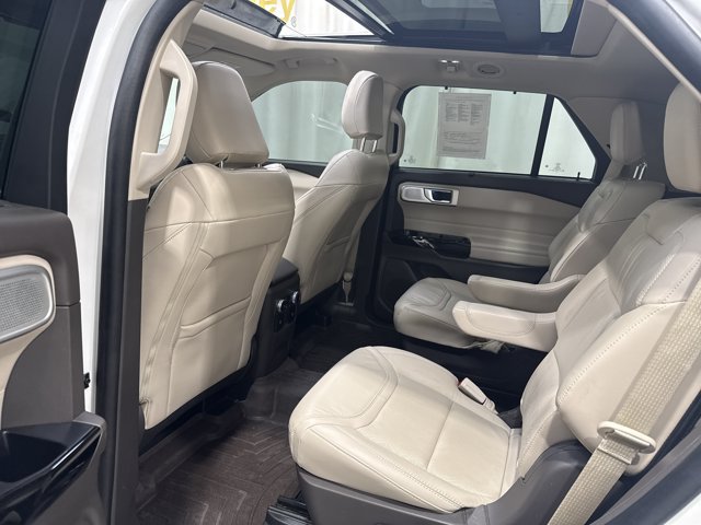 Used 2022 Ford Explorer Platinum w/ Equipment Group 601A AWD/4WD image 14