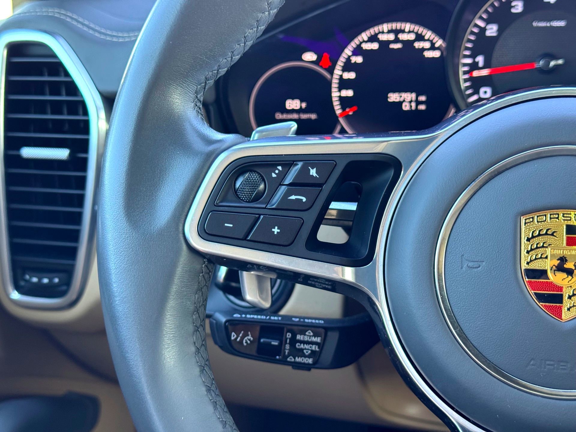 Used 2021 Porsche Cayenne S image 31