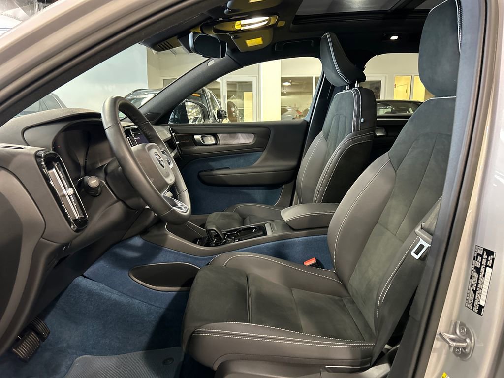 Certified 2023 Volvo XC40 Recharge Ultimate image 10