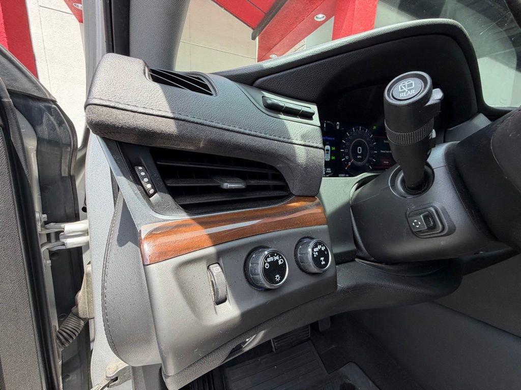 Used 2020 Cadillac Escalade ESV Premium Luxury AWD/4WD image 16