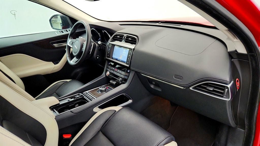 Used 2018 Jaguar F-PACE S AWD/4WD image 24