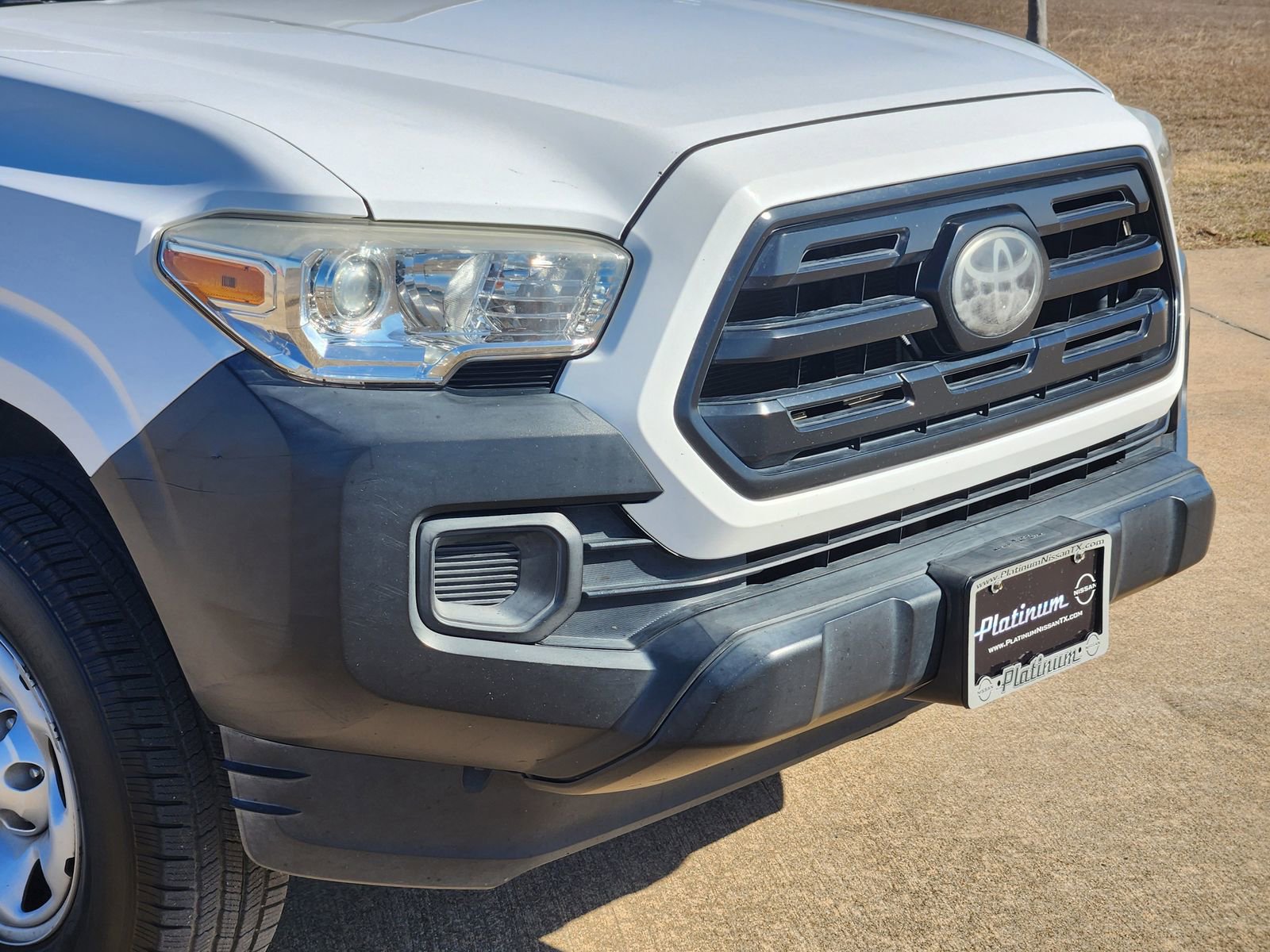 Used 2018 Toyota Tacoma SR image 12