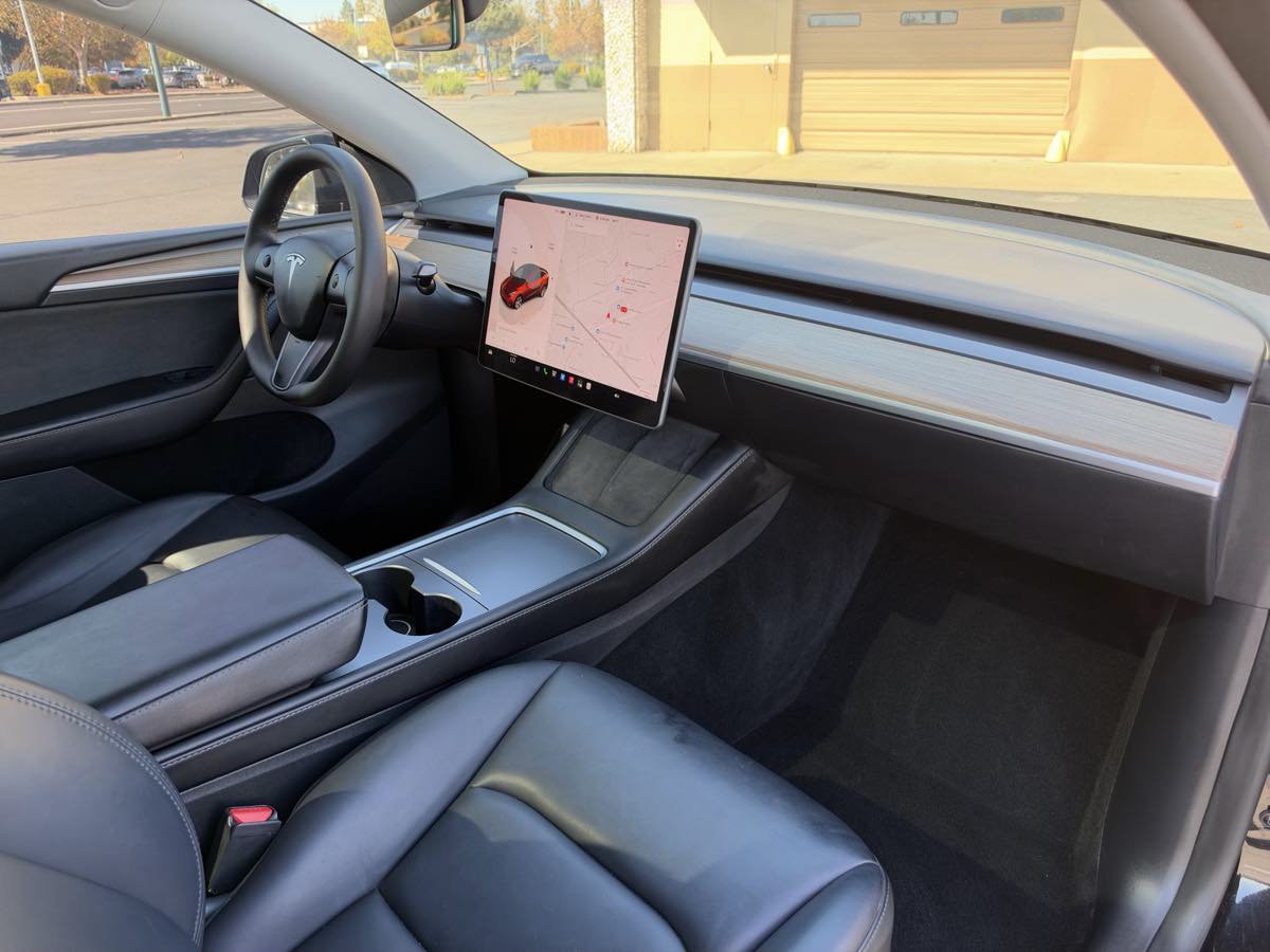 Used 2024 Tesla Model Y Long Range AWD/4WD image 17