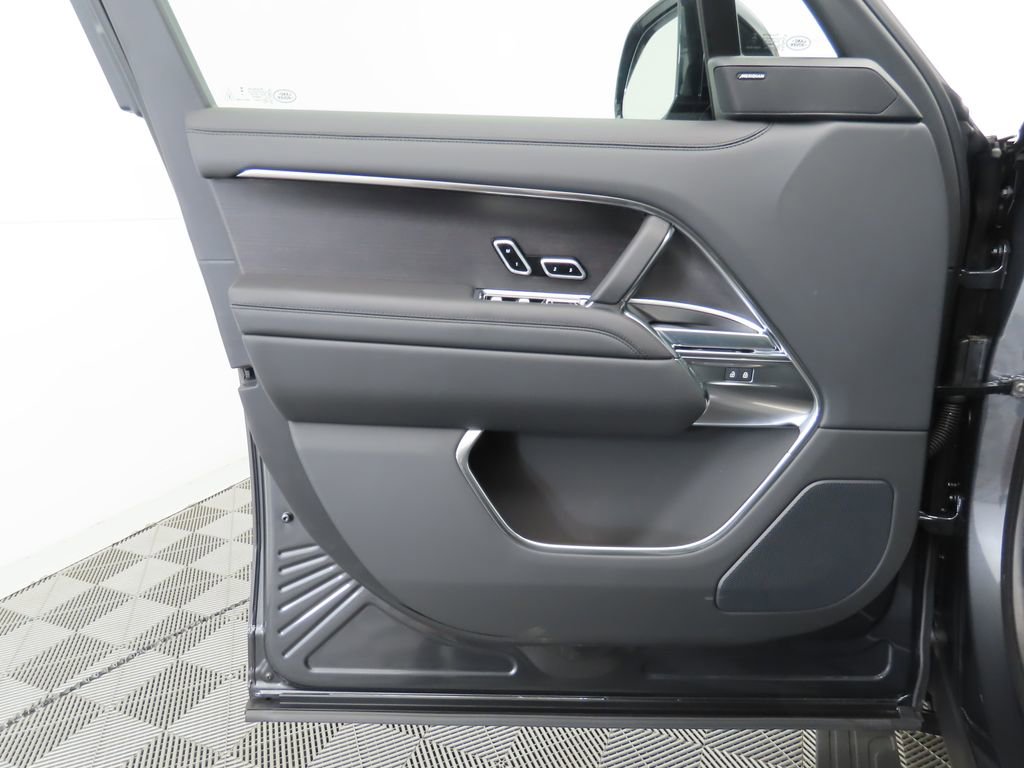 New 2025 Land Rover Range Rover Long Wheelbase SE image 26