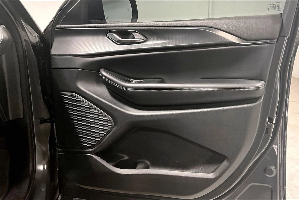 Used 2024 Jeep Grand Cherokee Laredo w/ Trailer Tow Package image 22