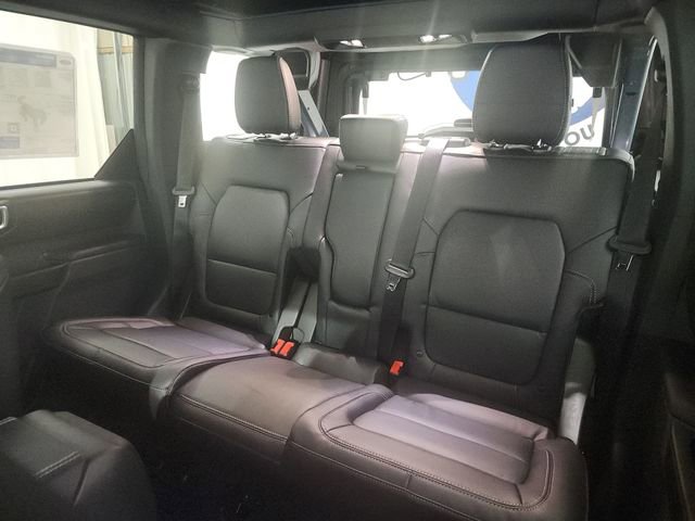 New 2025 Ford Bronco Outer Banks w/ Sasquatch Package AWD/4WD image 25