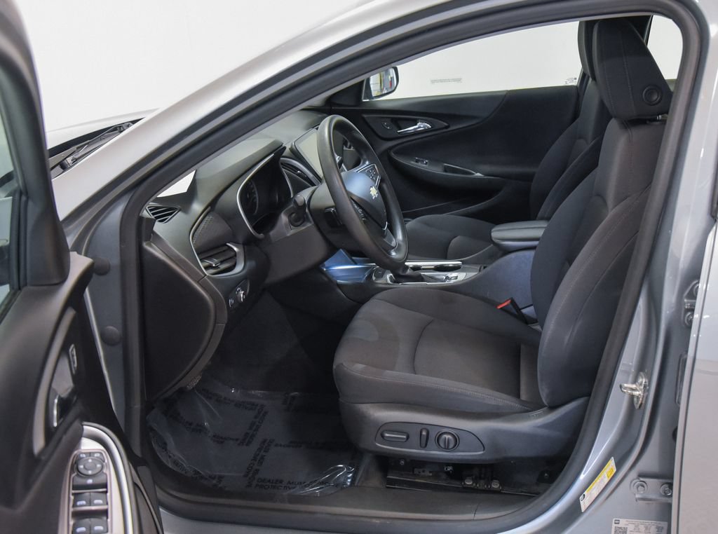 Used 2023 Chevrolet Malibu LT FWD image 2