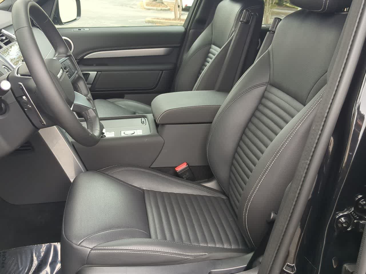 Certified 2025 Land Rover Discovery Dynamic SE AWD/4WD image 17