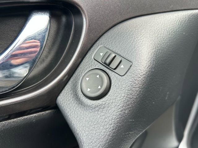 Used 2020 Nissan Rogue SV image 26