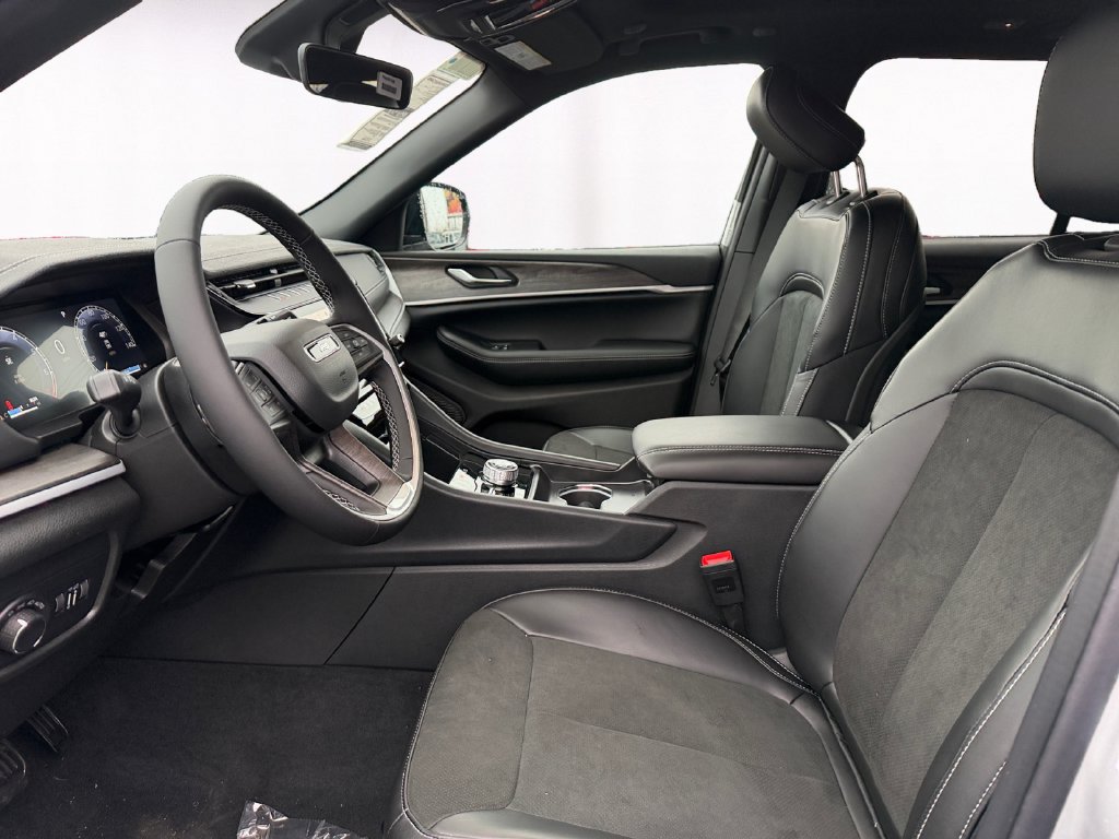 New 2026 Jeep Grand Cherokee Altitude AWD/4WD image 9